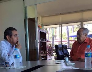 Carlos Salazar Silva, presidente de la Fundación Ucol con Guillermo Woodward Rojas, del Grupo Woodward en Manzanillo