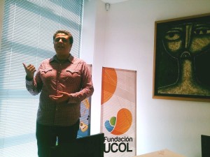 Estudiante Raúl presentando proyecto